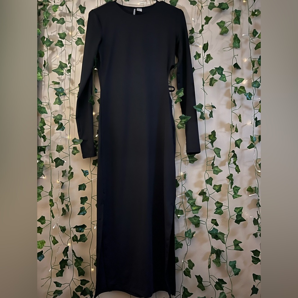 DIVIDED Maxi dress w/ side slits